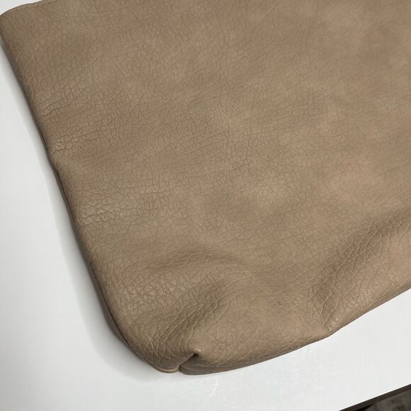 Free People Vegan Leather 13” Laptop Sleeve Clutch Bag Beige Tan Zip - Picture 2 of 6